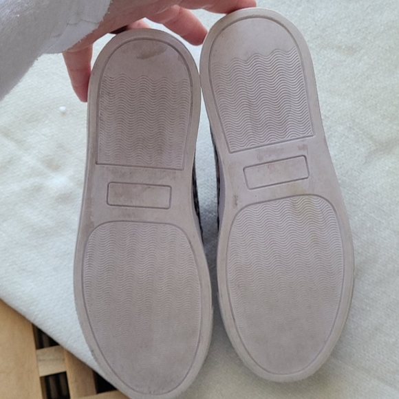 Minnie Mouse leopard print slip-on sneakers, sz 5 - Picture 3 of 5